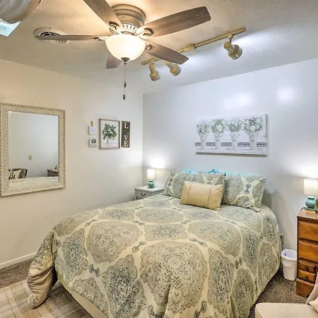 Akron Apartment With Balcony - Hunting Nearby!